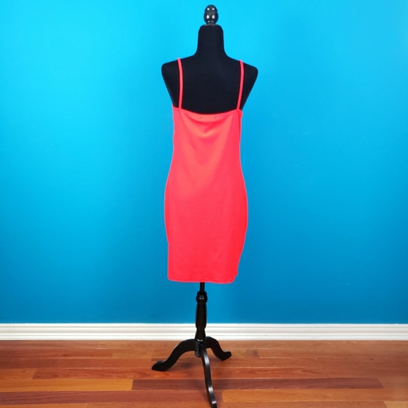 🆕️🌹 LASULA Rich Red Knot Front Mini Dress // (NWT) - Picture 5 of 8